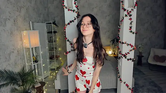 ReneeLippeatt online show from February 14, 7:32 pm