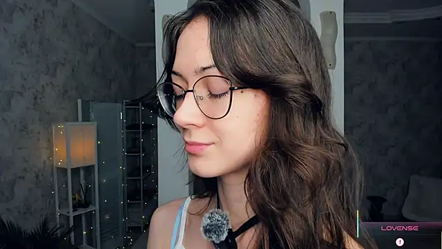 ReneeLippeatt online show from February 22, 8:51 pm