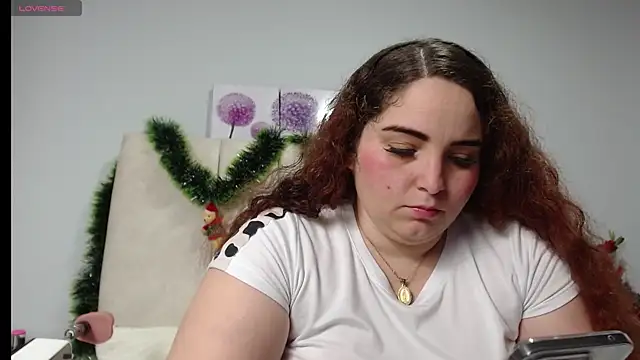 AmandaaWats online show from December 19, 8:05 pm