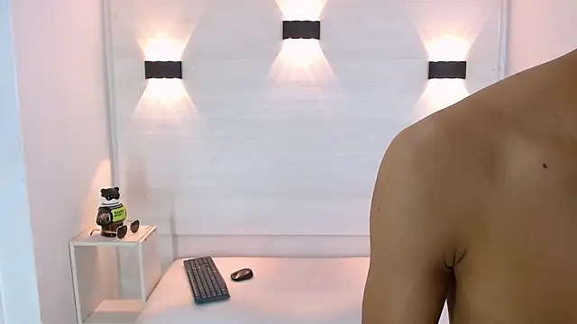 marcus hans  online show from October 17, 12:41 pm