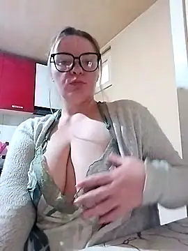 Snapshot of Mommygetnaughty chatting on October 5, 1:42 pm Mommygetnaughty online show from October 5, 1:42 pm
