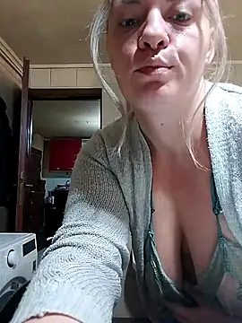 Snapshot of Mommygetnaughty chatting on October 25, 1:29 pm Mommygetnaughty online show from October 25, 1:29 pm