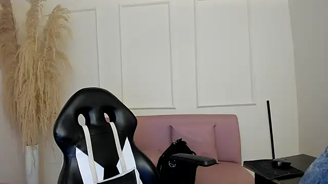 emiilyy cute online show from October 3, 12:13 pm