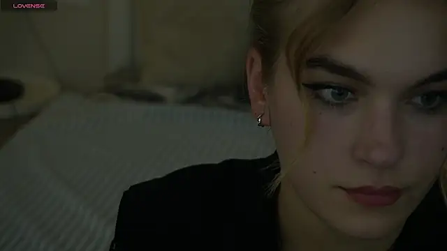 AlinaLiii online show from November 11, 1:33 pm