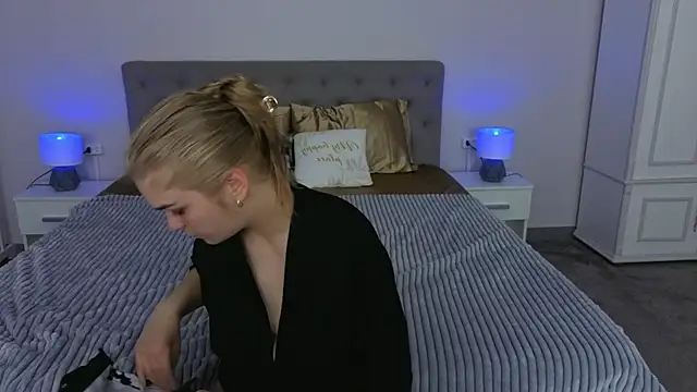 AlinaLiii online show from April 6, 5:36 pm