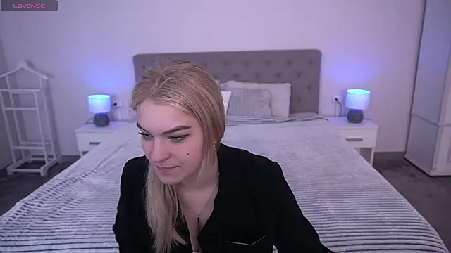 AlinaLiii online show from June 1, 5:31 am