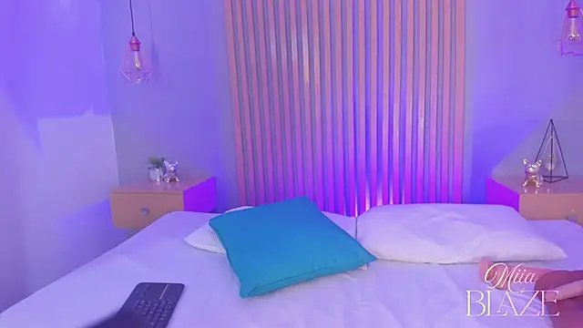 miia blaze online show from March 24, 1:05 pm