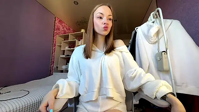 SofiaSmiles online show from October 6, 5:05 am