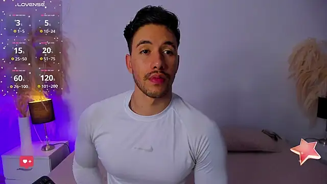 Snapshot of evansopry chatting on October 6, 8:39 pm evansopry online show from October 6, 8:39 pm