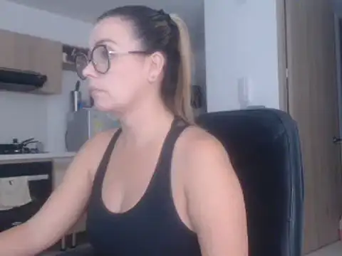 Snapshot of LovePaula chatting on March 7, 3:08 am LovePaula online show from March 7, 3:08 am