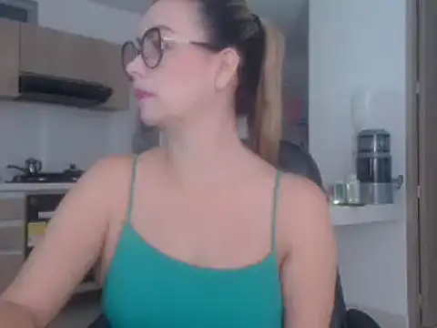 Snapshot of LovePaula chatting on March 18, 12:03 pm LovePaula online show from March 18, 12:03 pm