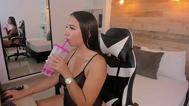 Snapshot of olivia_willoow chatting on March 3, 2:50 am olivia willoow online show from March 3, 2:50 am