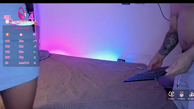 BoomChikaWow online show from November 22, 11:37 pm