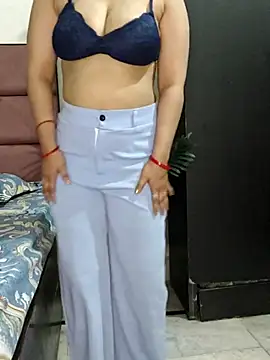 Charm Queen online show from April 15, 9:27 am