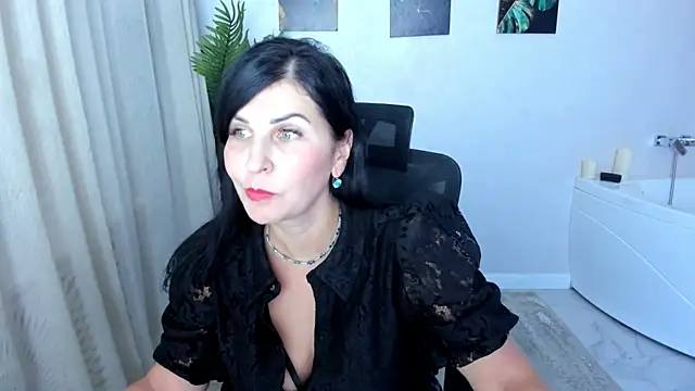 Moon Veloure1 online show from November 9, 12:25 pm