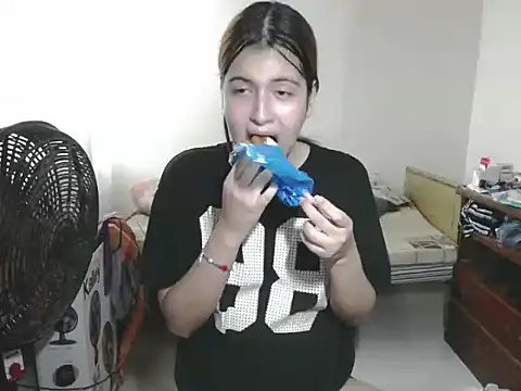 Snapshot of Mirage_Sertori chatting on November 11, 6:52 pm Mirage Sertori online show from November 11, 6:52 pm