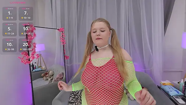  Luna Sweety  online show from October 4, 9:13 pm