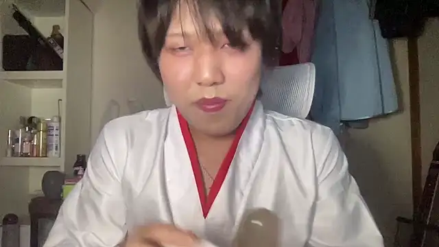 Snapshot of nuu1_221 chatting on October 25, 5:51 pm nuu1 221 online show from October 25, 5:51 pm