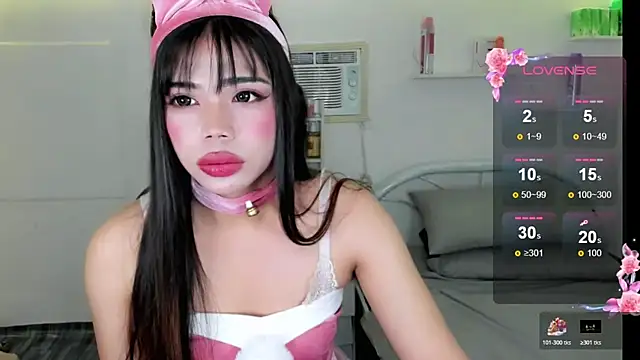 Snapshot of Lovely_naughtyLeii chatting on February 22, 8:02 am Lovely naughtyLeii online show from February 22, 8:02 am