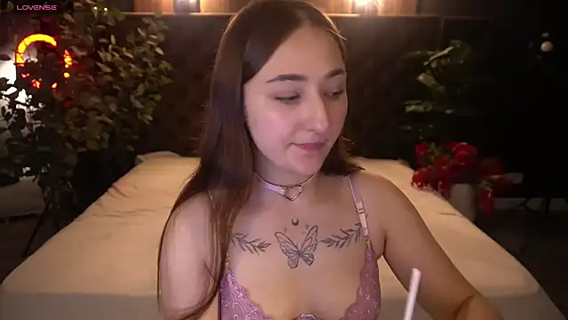 Snapshot of SashaDuvalle chatting on July 4, 7:09 pm SashaDuvalle online show from July 4, 7:09 pm