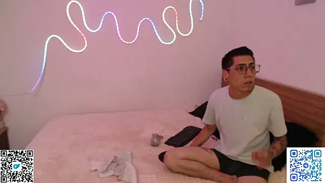 zoe-mate14 online show from April 10, 4:50 am