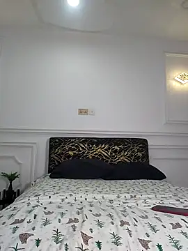 Snapshot of Zola_Nooryi chatting on December 5, 3:20 pm Zola Nooryi online show from December 5, 3:20 pm