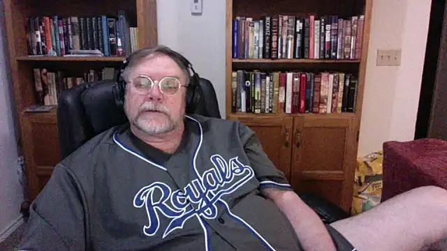 Vinyl22xh online show from March 15, 5:02 am