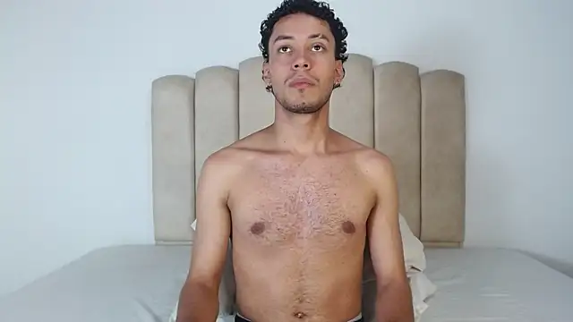 Snapshot of aroncooper1 chatting on November 18, 9:47 am aroncooper1 online show from November 18, 9:47 am