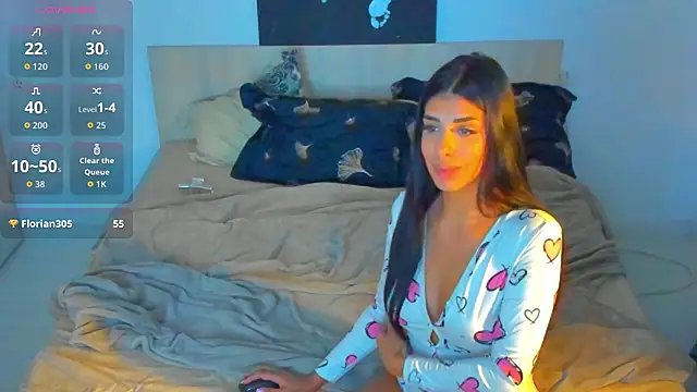 AylinHazellx online show from November 25, 8:20 pm