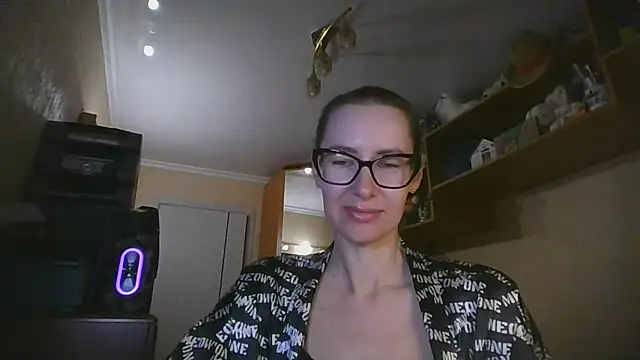 Snapshot of Norivann chatting on April 3, 8:18 pm Norivann online show from April 3, 8:18 pm