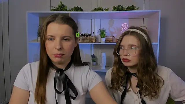 lola swon online show from October 7, 7:11 pm