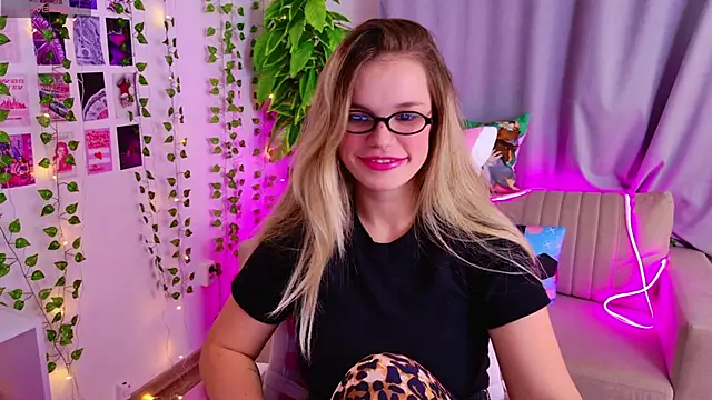 KellyHayden online show from November 15, 3:52 pm