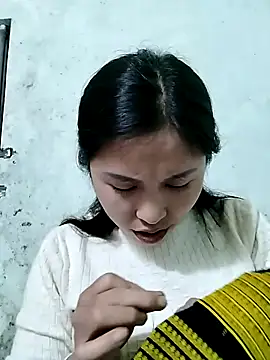 Snapshot of Mai4568 chatting on December 17, 12:44 pm Mai4568 online show from December 17, 12:44 pm