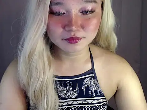 Snapshot of Eyes-on-me chatting on October 21, 5:57 pm Eyes-on-me online show from October 21, 5:57 pm