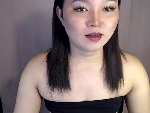 Snapshot of Eyes-on-me chatting on December 3, 7:45 pm Eyes-on-me online show from December 3, 7:45 pm