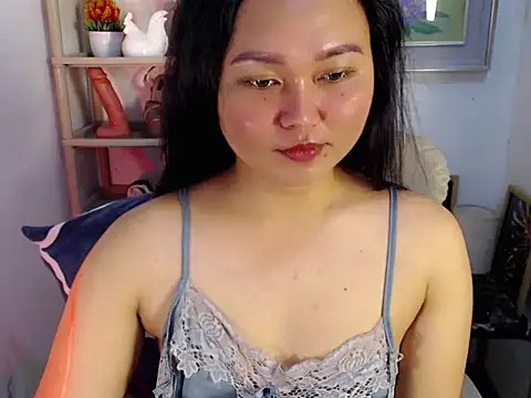 Eyes-on-me online show from June 28, 7:42 pm