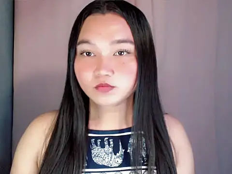 Eyes-on-me online show from August 7, 5:26 pm