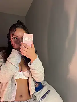 Snapshot of OliviaAshhh chatting on November 22, 9:47 pm OliviaAshhh online show from November 22, 9:47 pm