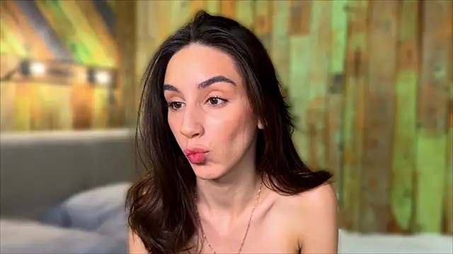 Elliizabeth online show from October 25, 7:05 am