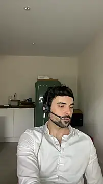 Snapshot of eauminerale chatting on April 29, 11:47 am eauminerale online show from April 29, 11:47 am