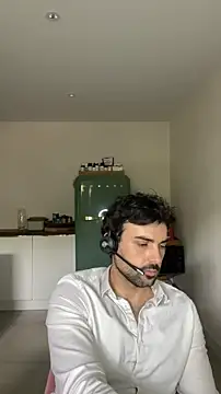 Snapshot of eauminerale chatting on May 29, 11:52 am eauminerale online show from May 29, 11:52 am