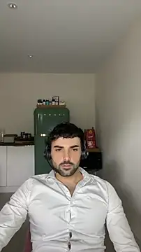 Snapshot of eauminerale chatting on June 4, 12:11 pm eauminerale online show from June 4, 12:11 pm