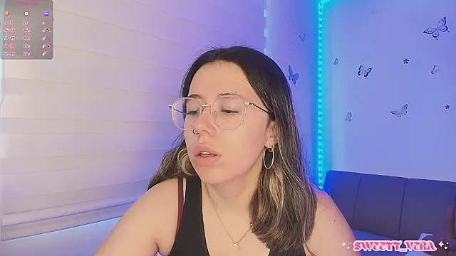 sweettvera online show from March 28, 1:43 pm