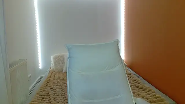 Anaayss  online show from February 5, 5:56 am