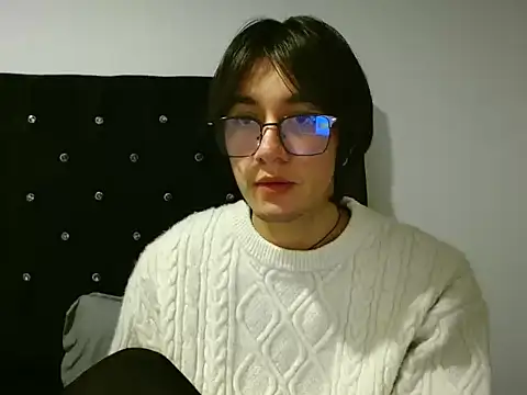 Matti Mendez  online show from June 11, 1:49 am