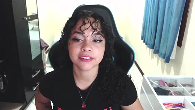 sweetamy326 online show from March 10, 10:15 pm