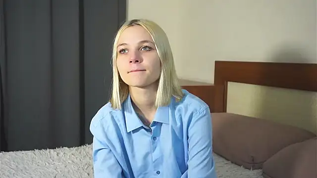 Snapshot of KelleDomin chatting on October 17, 7:05 pm KelleDomin online show from October 17, 7:05 pm