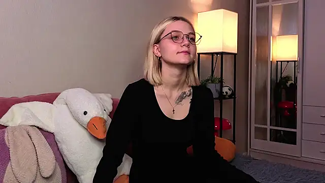 Snapshot of KelleDomin chatting on October 25, 7:08 pm KelleDomin online show from October 25, 7:08 pm