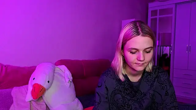 Snapshot of KelleDomin chatting on October 27, 8:13 pm KelleDomin online show from October 27, 8:13 pm