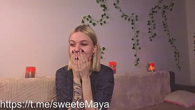 Snapshot of KelleDomin chatting on November 4, 7:02 pm KelleDomin online show from November 4, 7:02 pm